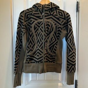 Lululemon Scuba Hoody size 6. Green/Black Geometric.